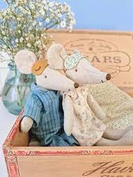 Maileg-Mumd-Dad-Mice-in-Cigar-Box-5707304147060-2