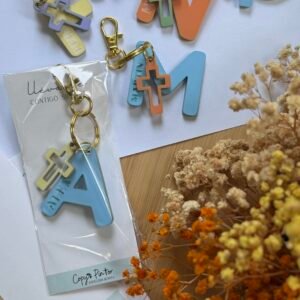 LLAVERO METACRILATO INICIAL + CRUZ PERSONALIZADO «Detalle eventos + de 10 unidad