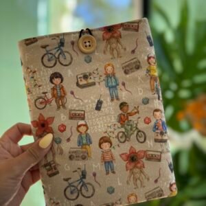 FUNDA KINDLE CP STRANGER THINGS GREY