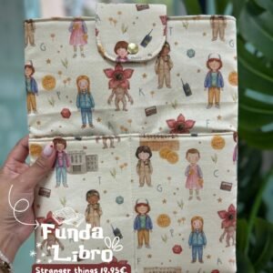 FUNDA LIBRO CP STRANGER THINGS BEIGE