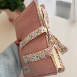 FUNDA DE LIBRO CON SOLAPAS CÁPSULA ROSA MEDIANA 1 LAVANDA SB