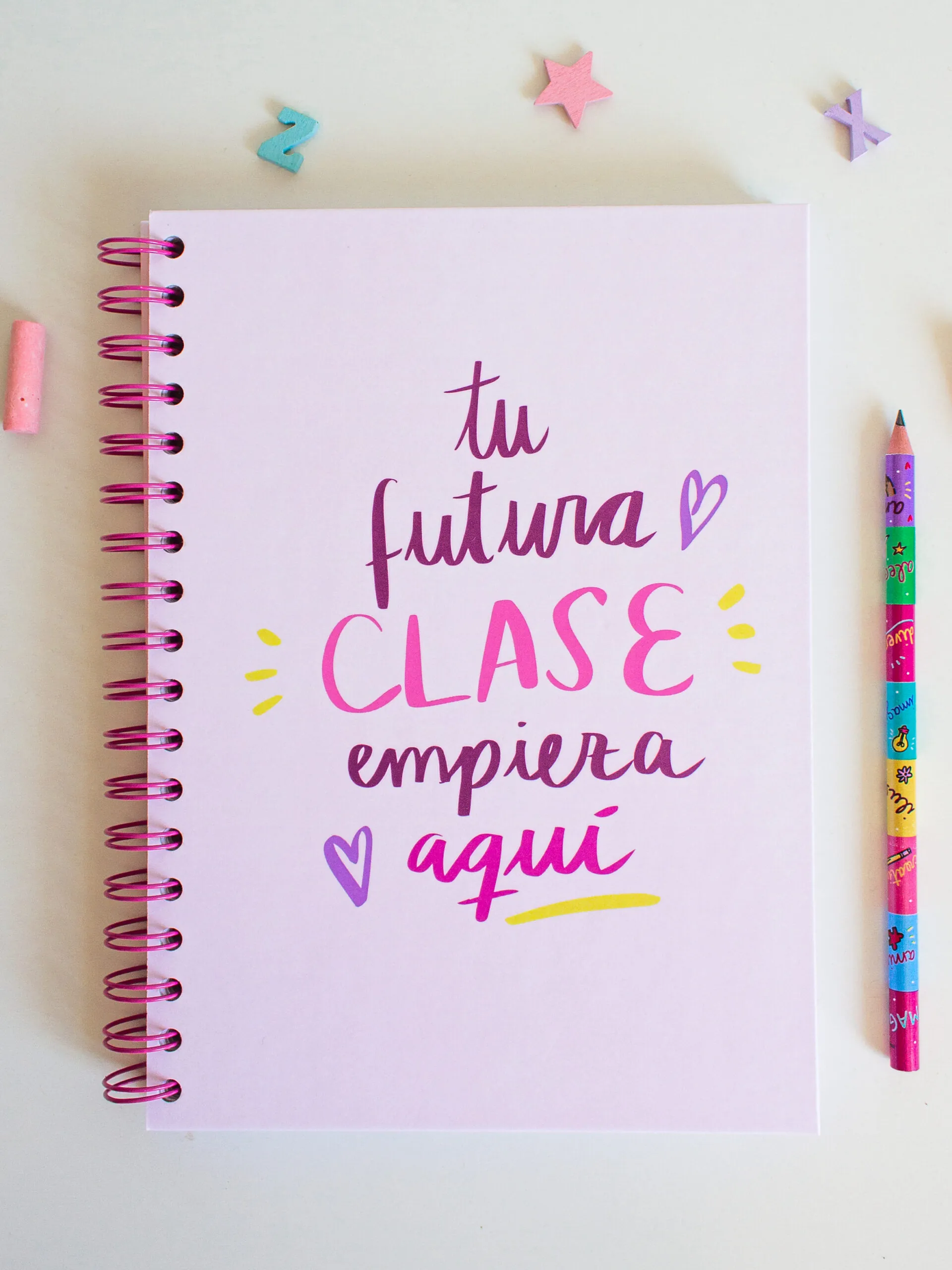FUTURA-CLASE-B52-scaled LIBRETA ROSA B5- TU FUTURA CLASE EMPIEZA AQUÍ UNA PIZCA - Imagen 1