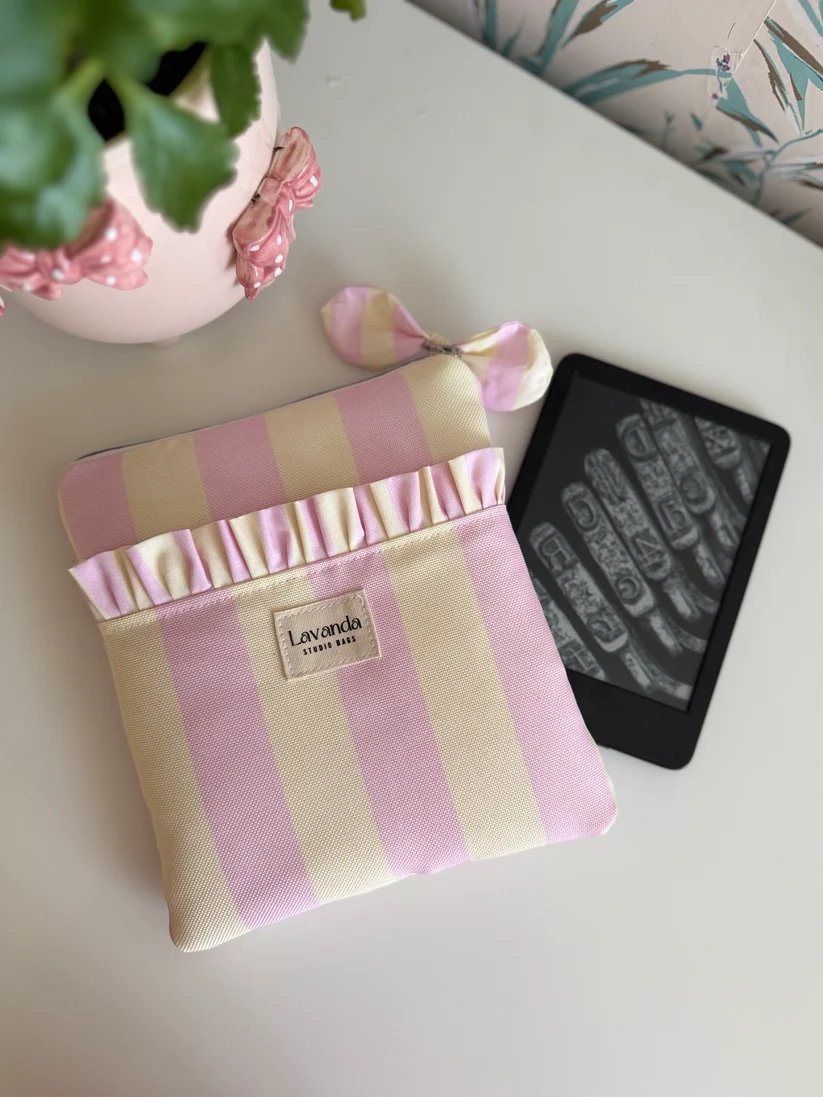 21213756-A790-4806-A5B8-BDDB973244A5 FUNDAS KINDLE ROSA Y AMARILLO PASTEL LAVANDA - Imagen 1